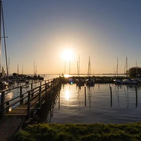 Strandhaus Am Duemmer Holiday home Lembruch